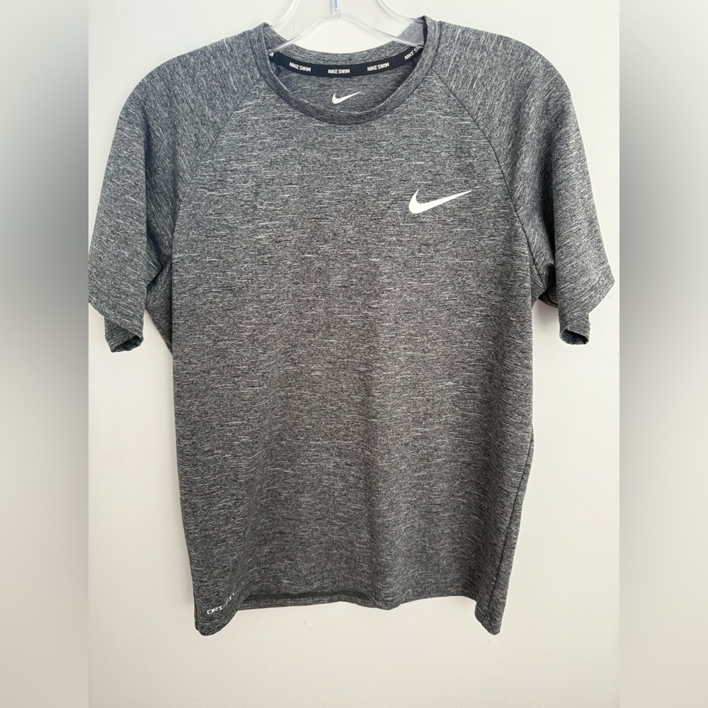 Nike Men's Heather Gray Short Sleeve Swim Tee UFP 40+ size small